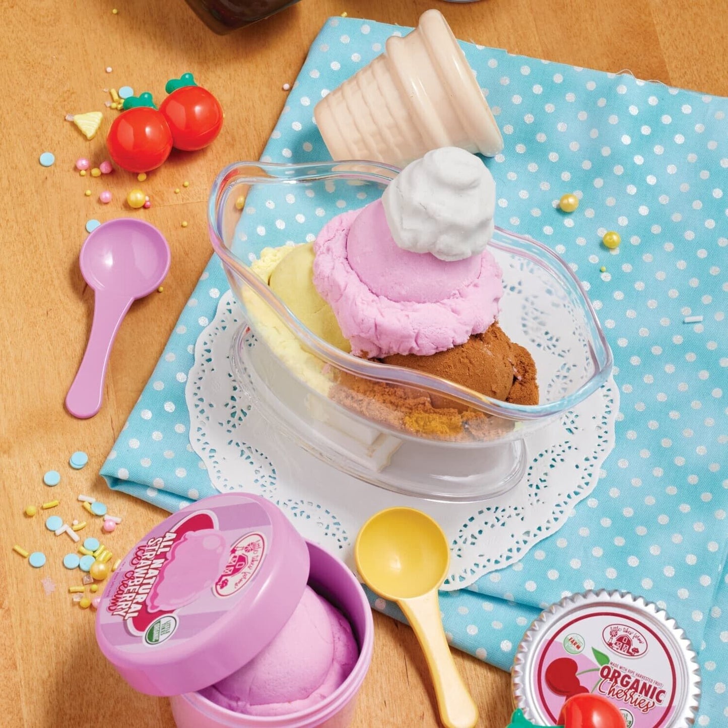 Little Tikes Creative Chefs Ice Cream Kit - With Special Make-It! Mix Play Sand,